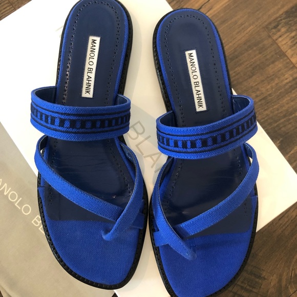 Manolo Blahnik Susina Thong Sandals - Picture 5 of 5